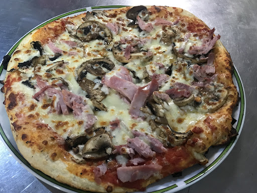 Photo 3 - Luzi Pizza