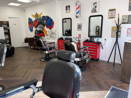 Coiffeur chez Max VIRE