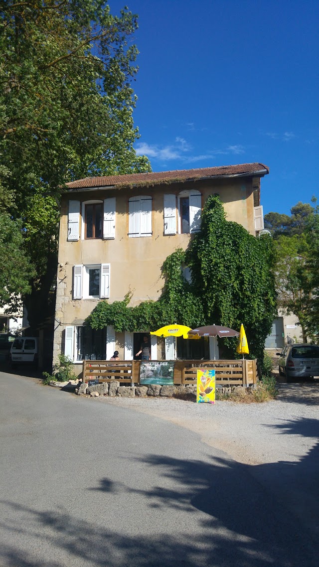 Grottes Et Cascades Des Carmes Barjols