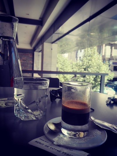 Photos of Caf&eacute; Majestic