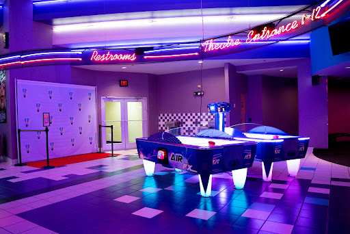 Oaks Center Cinema - Thumbnail