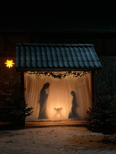 Schattenspiel-Krippe (nur in der Weihnachtszeit) - Thumbnail