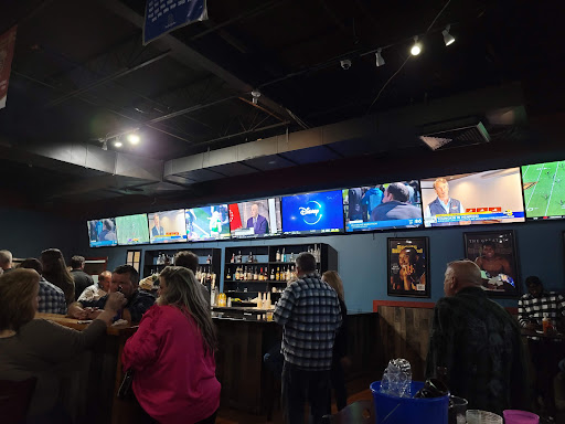 Huddle Up Sports Bar & Grill - Thumbnail