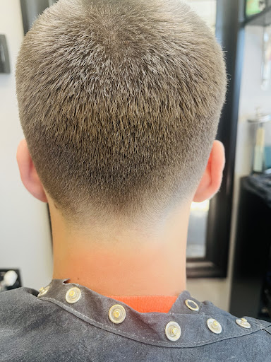 BARBERrenos Unisex Haircutters - Thumbnail