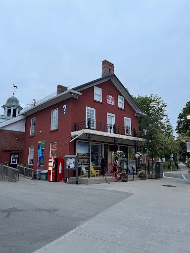Gananoque 1000 Islands Visitor Centre Gallery - Canada