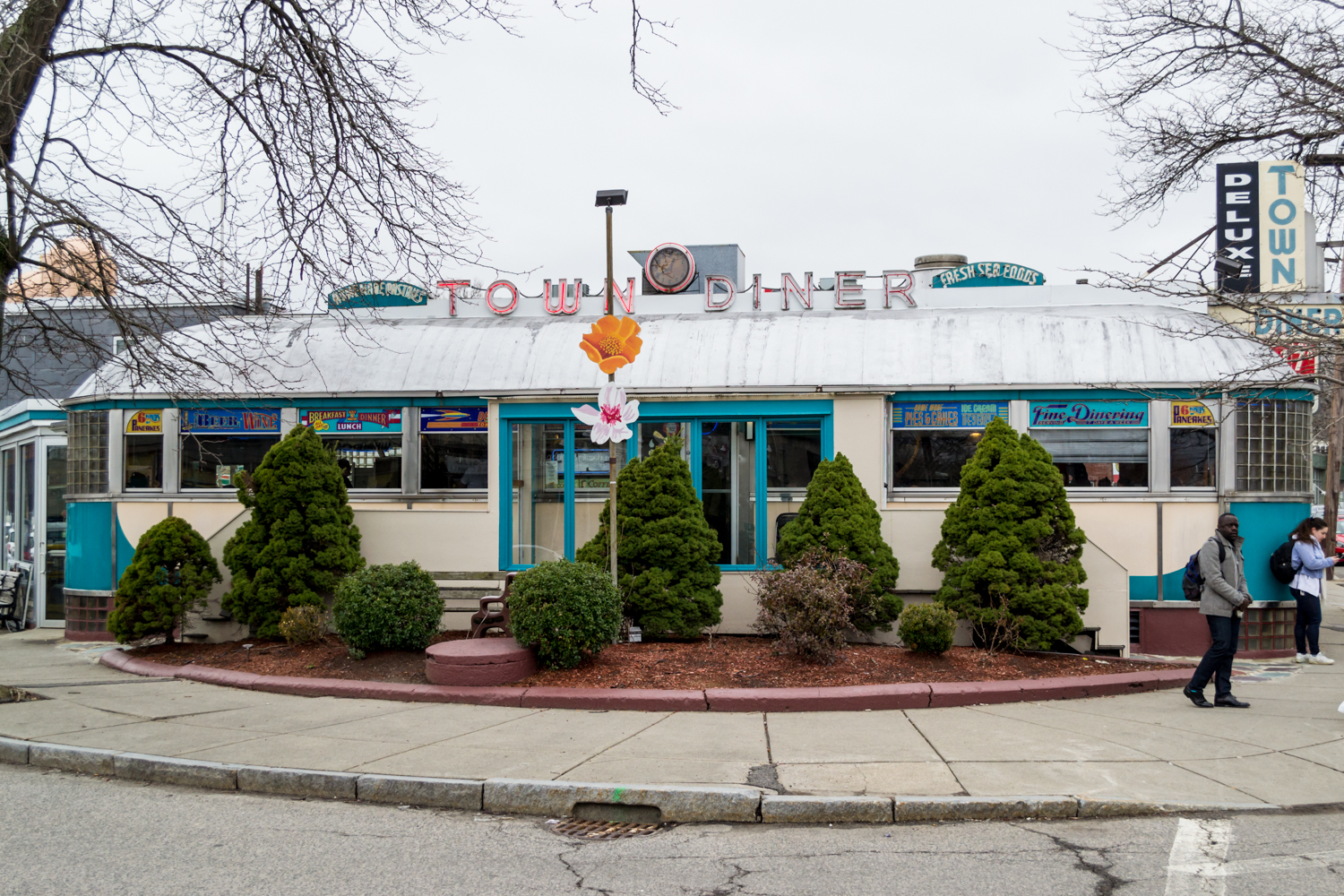 Deluxe Town Diner — photo 1