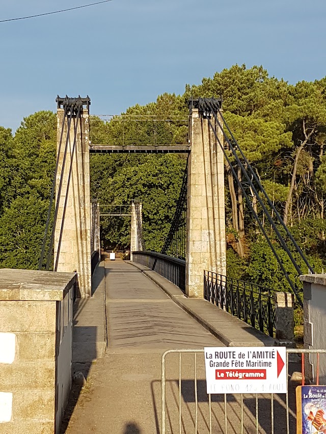 Vieux pont suspendu du Bono