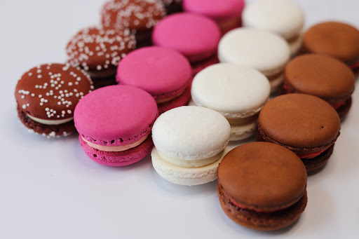 Crazy Macaron Lady - Visual