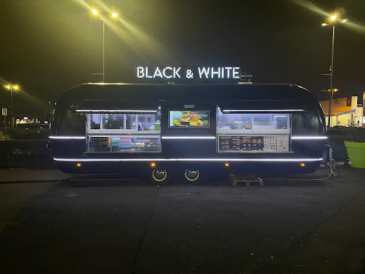 Photo 2 - Black and White Burger Gonesse
