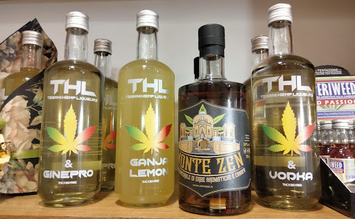 Sara's Weed Gallery - Italy