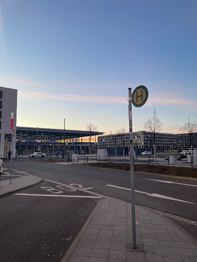 Easy Airport Parking - Thumbnail