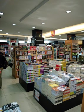 Veteran Gramedia Banjarmasin, Author: Ahmad Budi