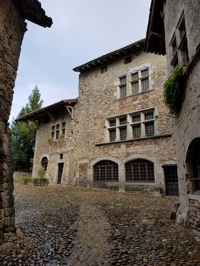 Pérouges