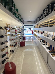 Photo n°2 de VAL SNEAKERS SHOP à Lacanau (Magasin de chaussures)