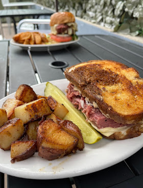 McBob's Pub & Grill by null