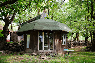 Photo n°5 de EQi Harmonie, ferme équestre initiatique et sanctuaire de chevaux en Ardèche à Saint-Laurent-sous-Coiron (Centre de randonnée équestre)