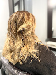 Photo n°11 de Salon Aurore à Raddon-et-Chapendu (Salon de coiffure)