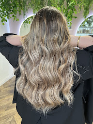 Photo n°1 de Le 9 eme arrondissement à Tarbes (Salon de coiffure)