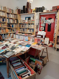Photo n°2 de Librairie LA MARGE à Pont-de-Barret (Librairie de livres d'occasion)