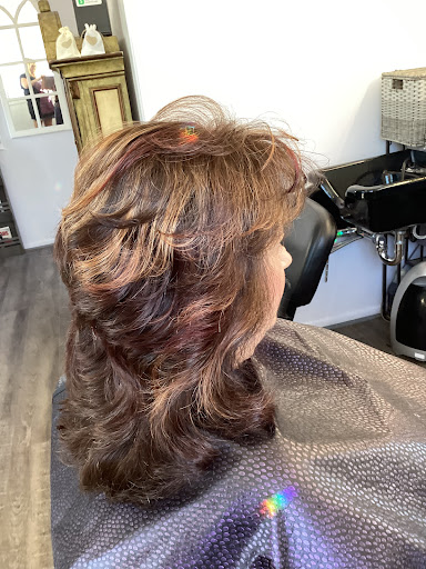 Golden Razor Barber & Beauty Salon - Thumbnail