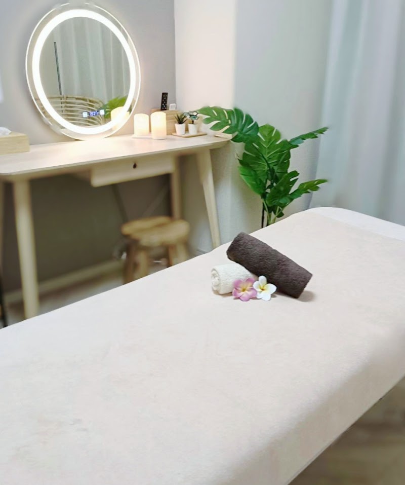 Embrace Salon Larimar