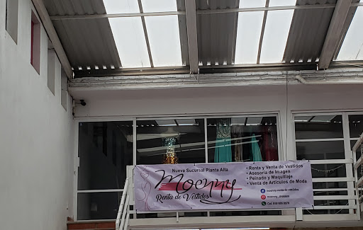 Moenny renta de vestidos Logo