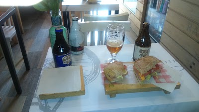 Photos of Qimbay Caf&eacute;