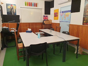 Photo n°2 de EIFFEL AND BEN Organisme de Formations en Anglais 18 mois-18 ans+, PROs, général, spécialisé, en présentiel et visio à Lunel (Centre de formation)