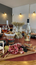 Photo n°40 de Domaine Perréal, Chambres, Gîtes, Caveau dégustation, Restaurant à Gargas (Cave à vins)