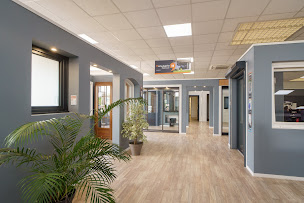 Photo n°19 de Menuiserie Industrielle à Miramont-de-Guyenne (Magasin de stores et de rideaux)