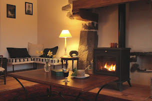 Photo n°10 de La Petite Ville Aze à Saint-Coulomb (Hôtel)