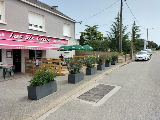 Les Six Croix