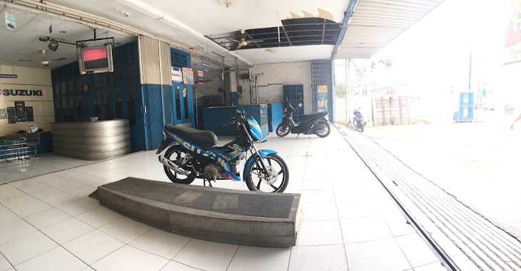 Dealer Motor Suzuki Bekasi Narogong, Author: Amanda Kristani