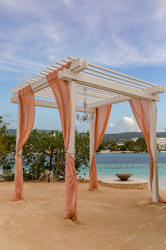 DWD Travel & Destination Weddings - Thumbnail
