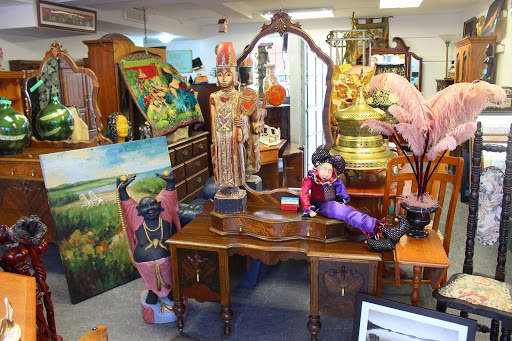 Lisa’s Upscale Garage Sale - Thumbnail