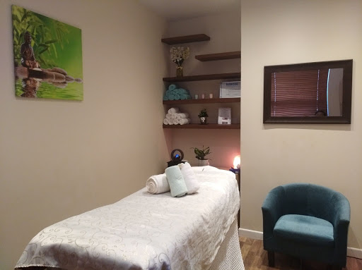 Thai Massage by Pariya at Smiles & Styles Gallery - United Kingdom