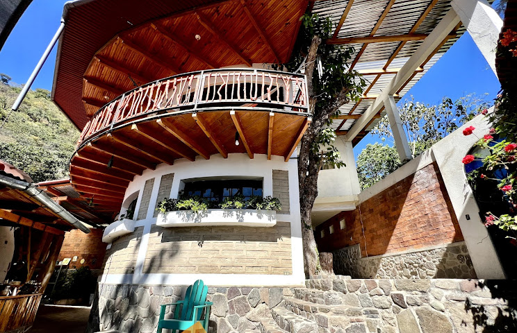 La Casa Zapote by null