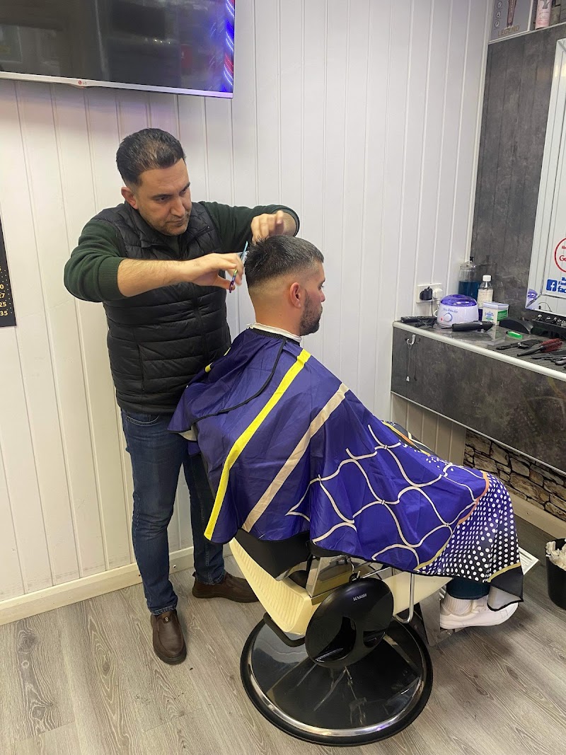 Headline Barber shop photo 3