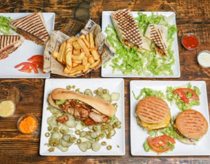 Photo n°3 de Golden Food ( near Generator ) à Paris (Restaurant de hamburgers)