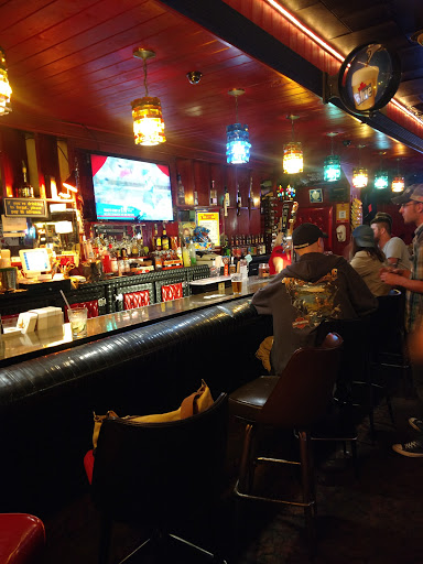 Dee's Bar & Lounge