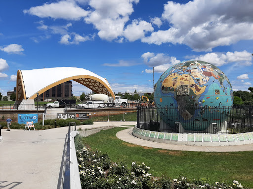 Giant Globe - Visual