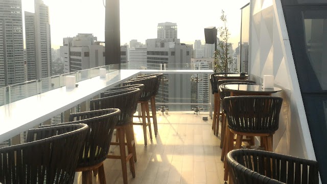 Vanilla Sky Rooftop Bar by Compass SkyView Hotel