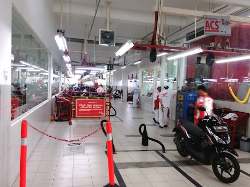 Astra Motor Center Dewi Sartika Jakarta Timur, Author: Jacka Sena