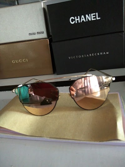 Photos of D'LUXURY FASHION