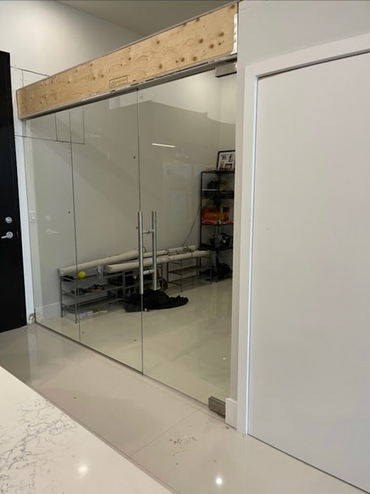 Alex Glass & Railings Toronto, ON Custom shower doors, framed