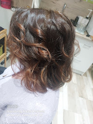 Photo n°3 de Myst'Hair Coiffeuse Thérapeute Capillaire Dermographe à Montargis (Salon de coiffure)