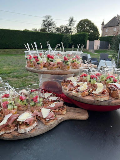 ROUGE VIF TRAITEUR D'ALTITUDE CUISINE VOLCANIQUE