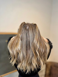 Photo n°4 de PM coiffure à Les Garennes sur Loire (Salon de coiffure)