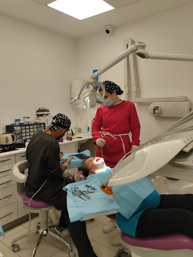 Grupo Dental Clinics