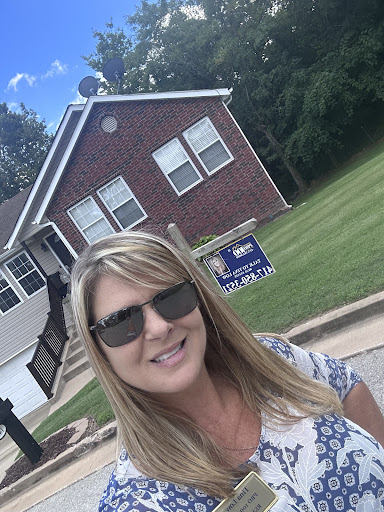 Talk to Tina Low - REALTOR - Thumbnail